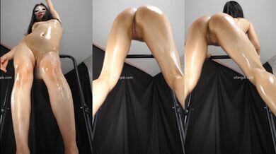 【去水印高清原版】无毛一线天，顶级风骚御姐【艾达】油姬裸舞，多角度情趣全裸骚摇，秀口活，相当带感 (2)